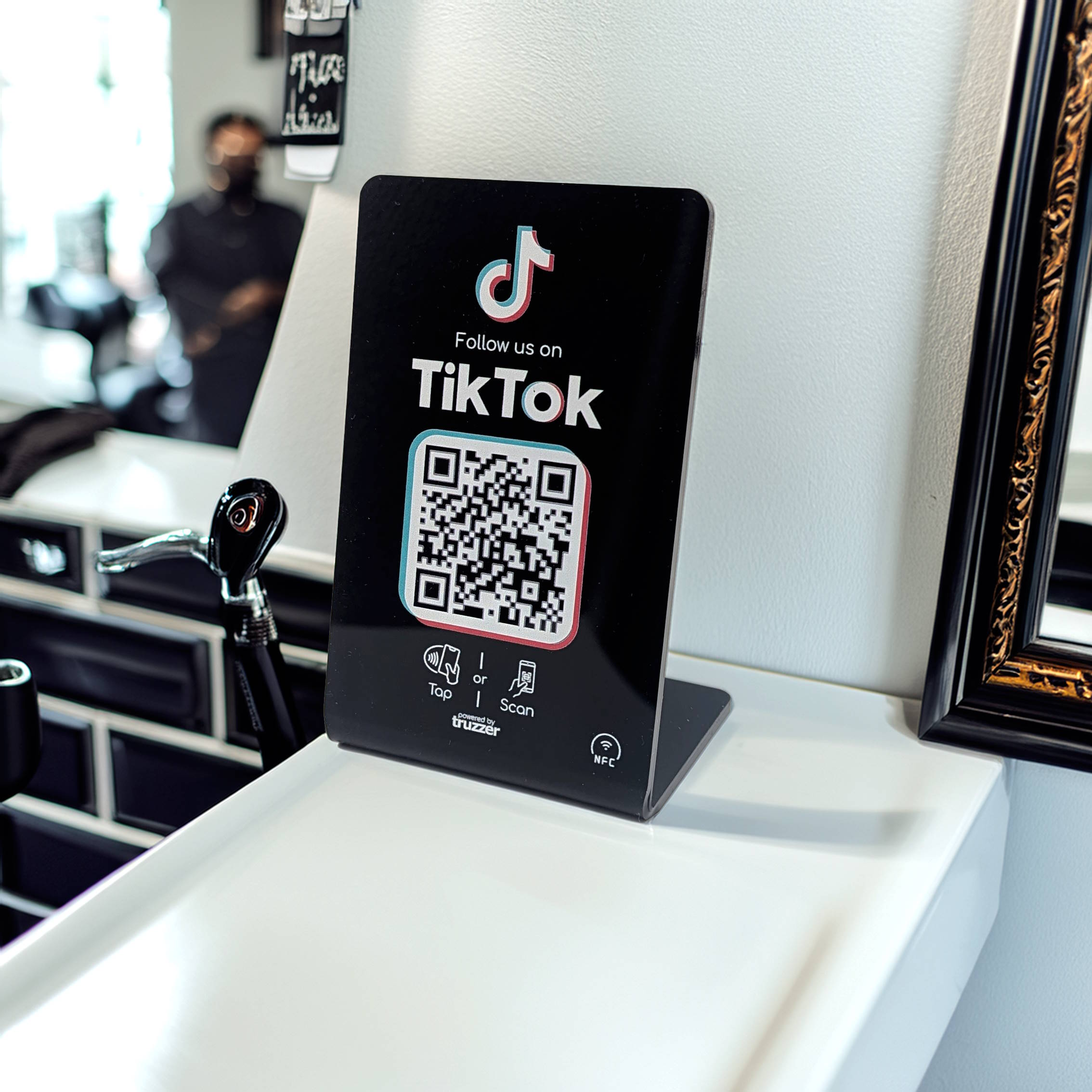 TikTok Follower NFC Tag und QR Code Tischaufsteller