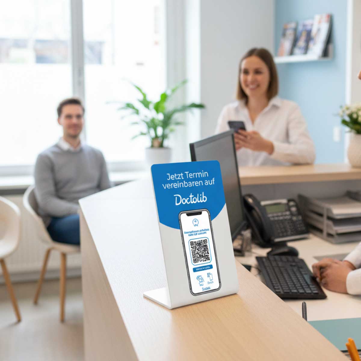 Doctolib NFC & QR Code Aufsteller – Terminbuchung mit einem Tap.